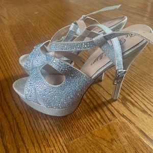 De blossom collection silver heels! PROM HEELS